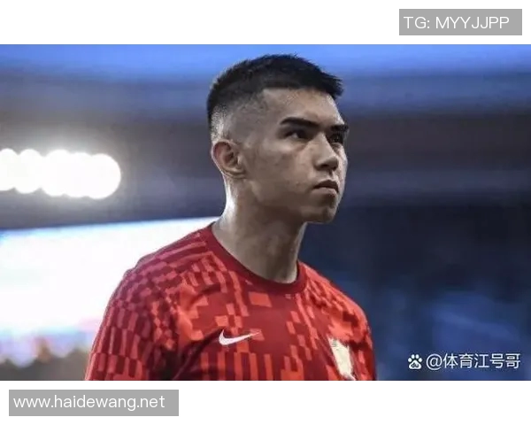 高颜值00后足球新星崭露头角引领潮流风尚备受关注 高颜值00后足球新星崭露头角引领潮流风尚备受关注