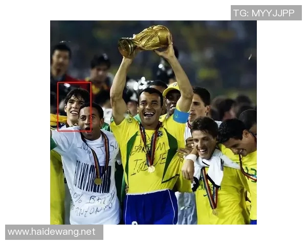 足球明星同框合影展现荣耀时刻,聚焦世界足坛巨星精彩瞬间 足球明星同框合影展现荣耀时刻,聚焦世界足坛巨星精彩瞬间